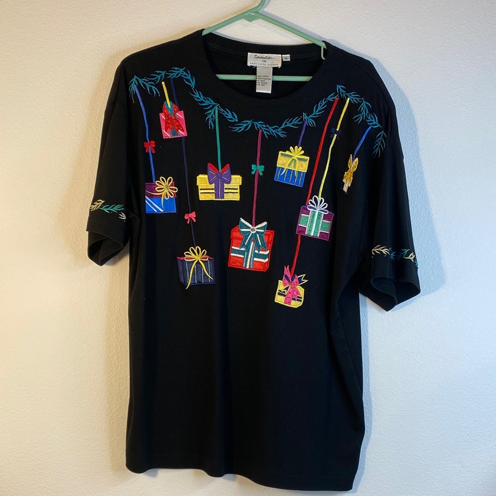 Saks Fifth Avenue Black Tee with Christmas Colorful Gift Design